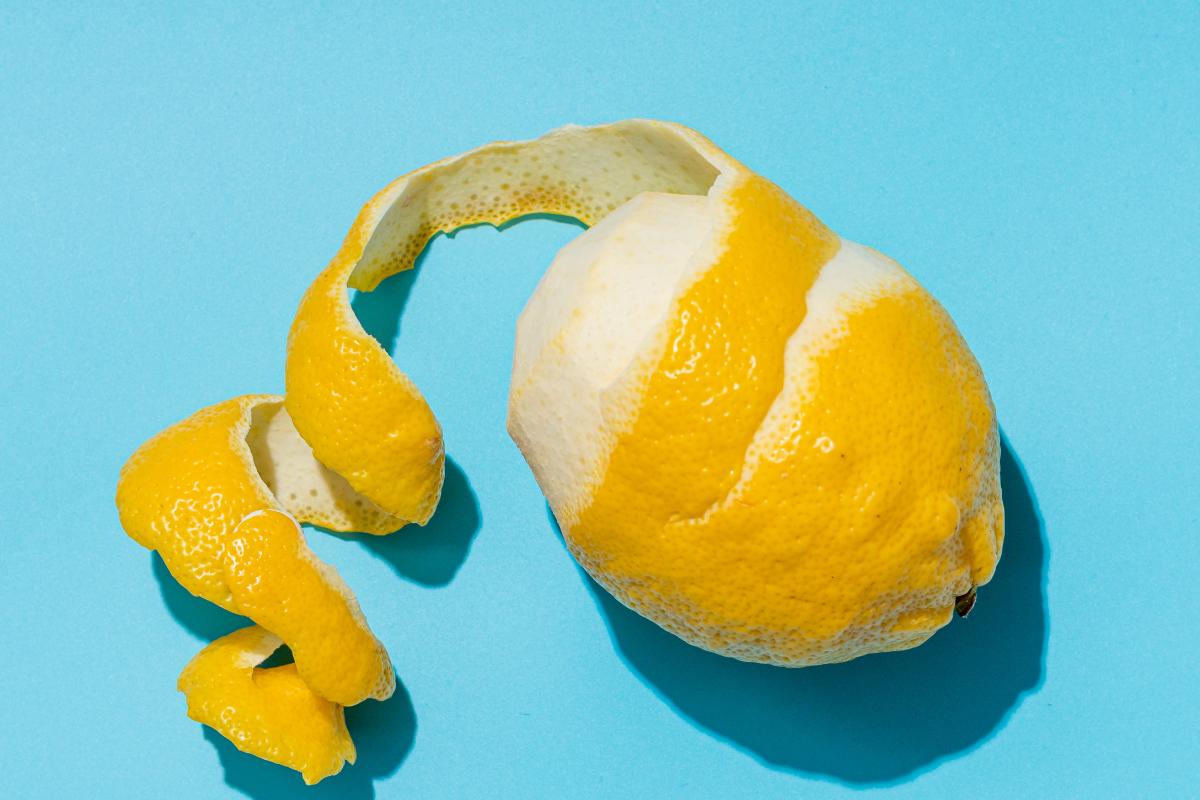 The lemon peel deodora the fridge