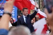   Polish presidential candidate Rafal Trzaskowski gestures while speaking to a crowd two days before the second round of Poland's presidential election on May 30, 2025 in Gdansk, Poland. TRZASKOWSKI, the liberal mayor of Warsaw, supported by Prime Minister Donald Tusk, obtained 31.4% of the votes in the first round, held on May 18, while his opponent Karol Nawrockki, from Law and Justice Party (PIS), received 29.5%. The election is seen as a test to know if the government, with its centrist parliamentary coalition, will be able to overcome the right -wing populism by PIS, which has been in the presidency since 2015