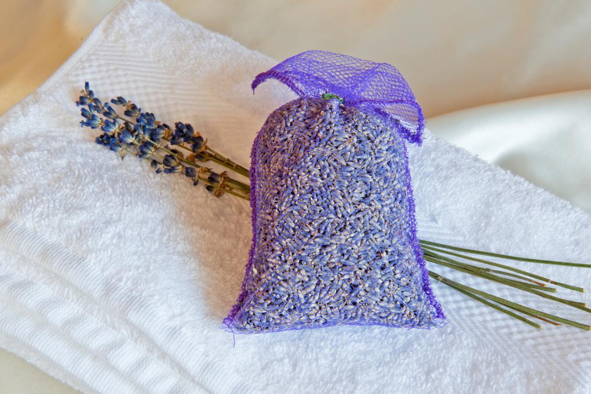 Deodorise the laundry without using detergent