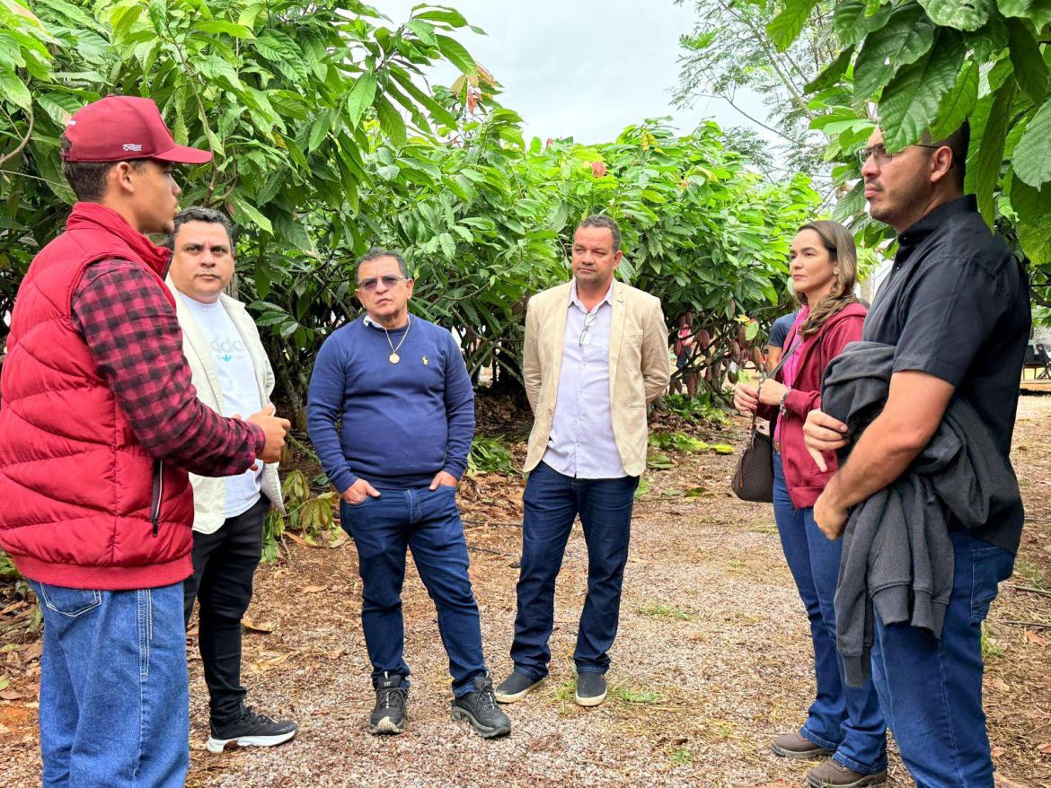 Gonzaga visits Fair Rondônia Rural Show and meets Acreans who took the Acre Flour