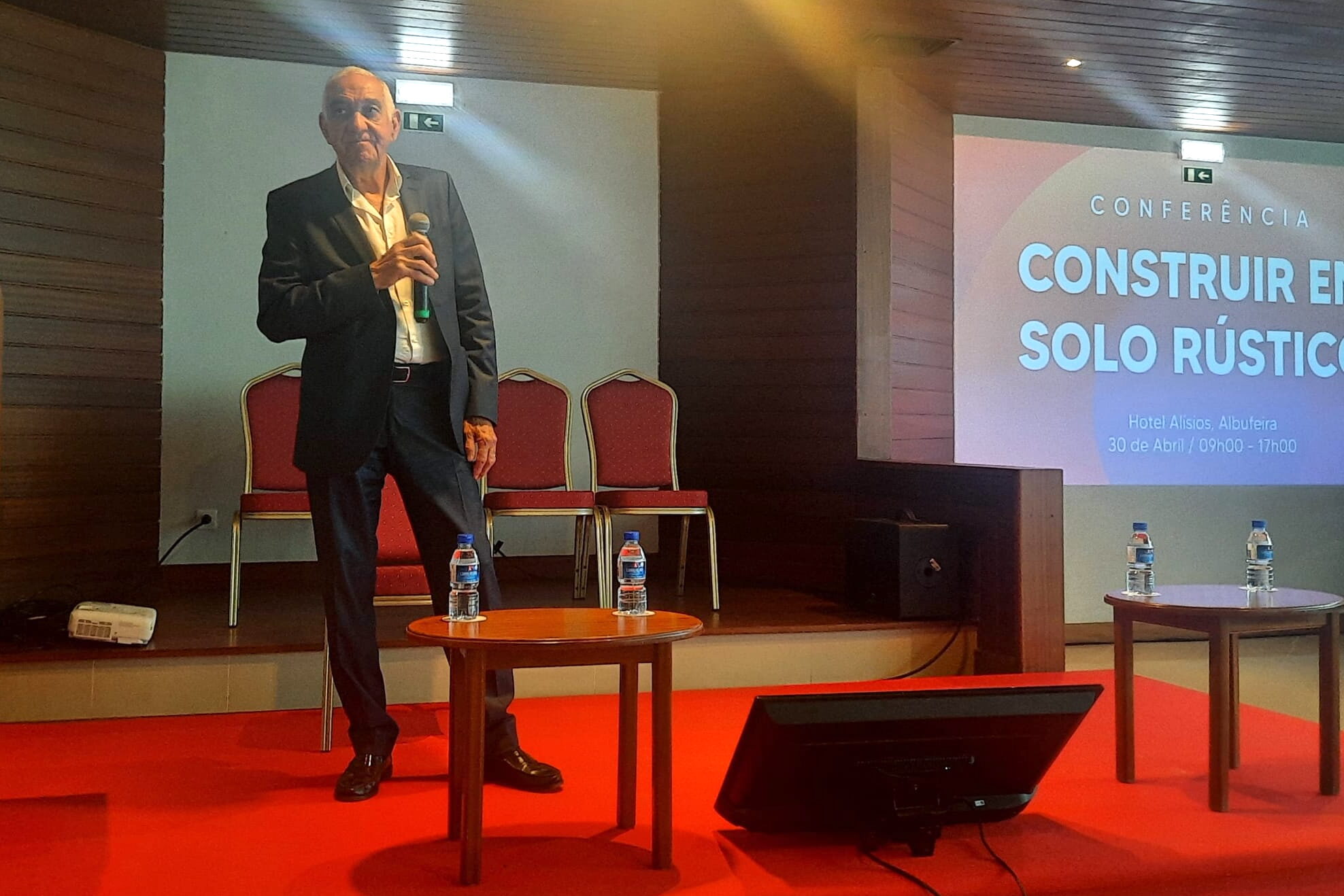 Conference “Build on rustic soil” fills room in Albufeira and launches debate about the new soil law