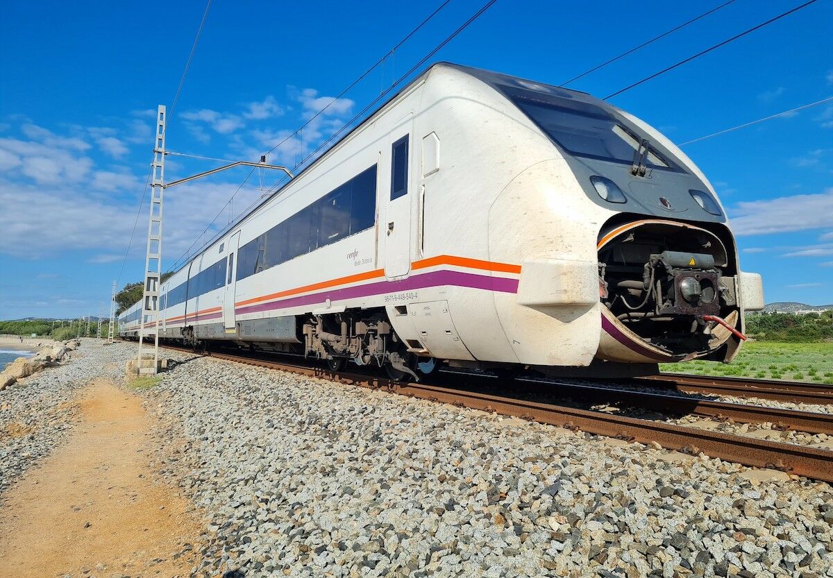 Another confusion in Spain: stole cables. “I've been in this train for 15 hours”