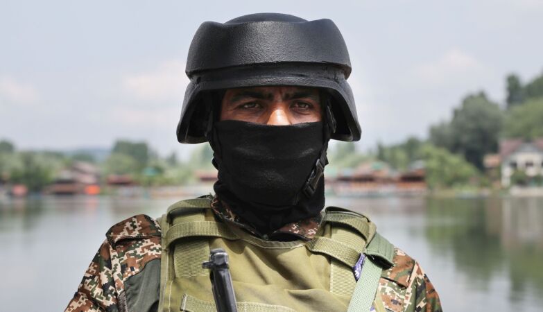 India attacks military basis, Pakistan responds with missiles. Fear Total War
