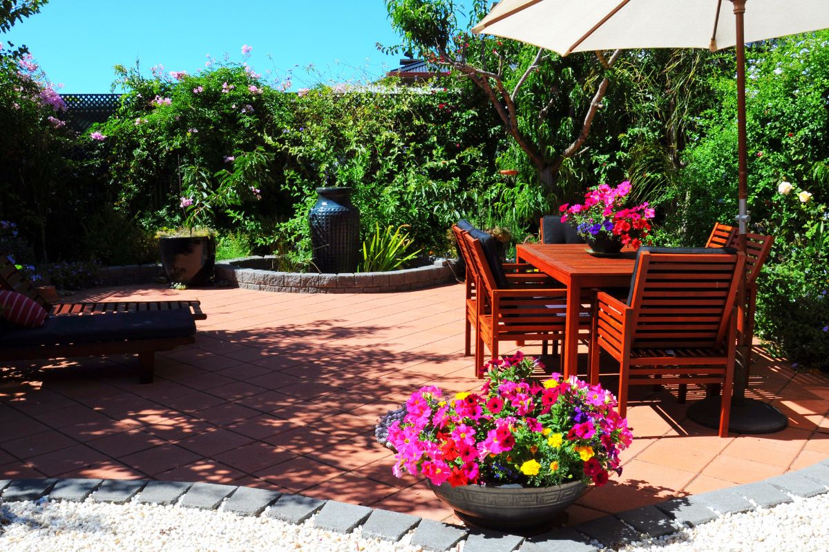 Outdoor Living Room Mediterranean Gardens