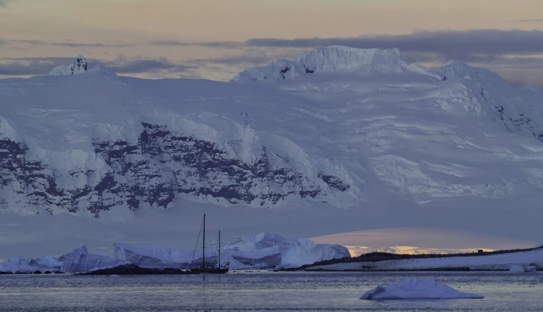 There is a huge hidden mountain range under Antarctica. Is frozen in time