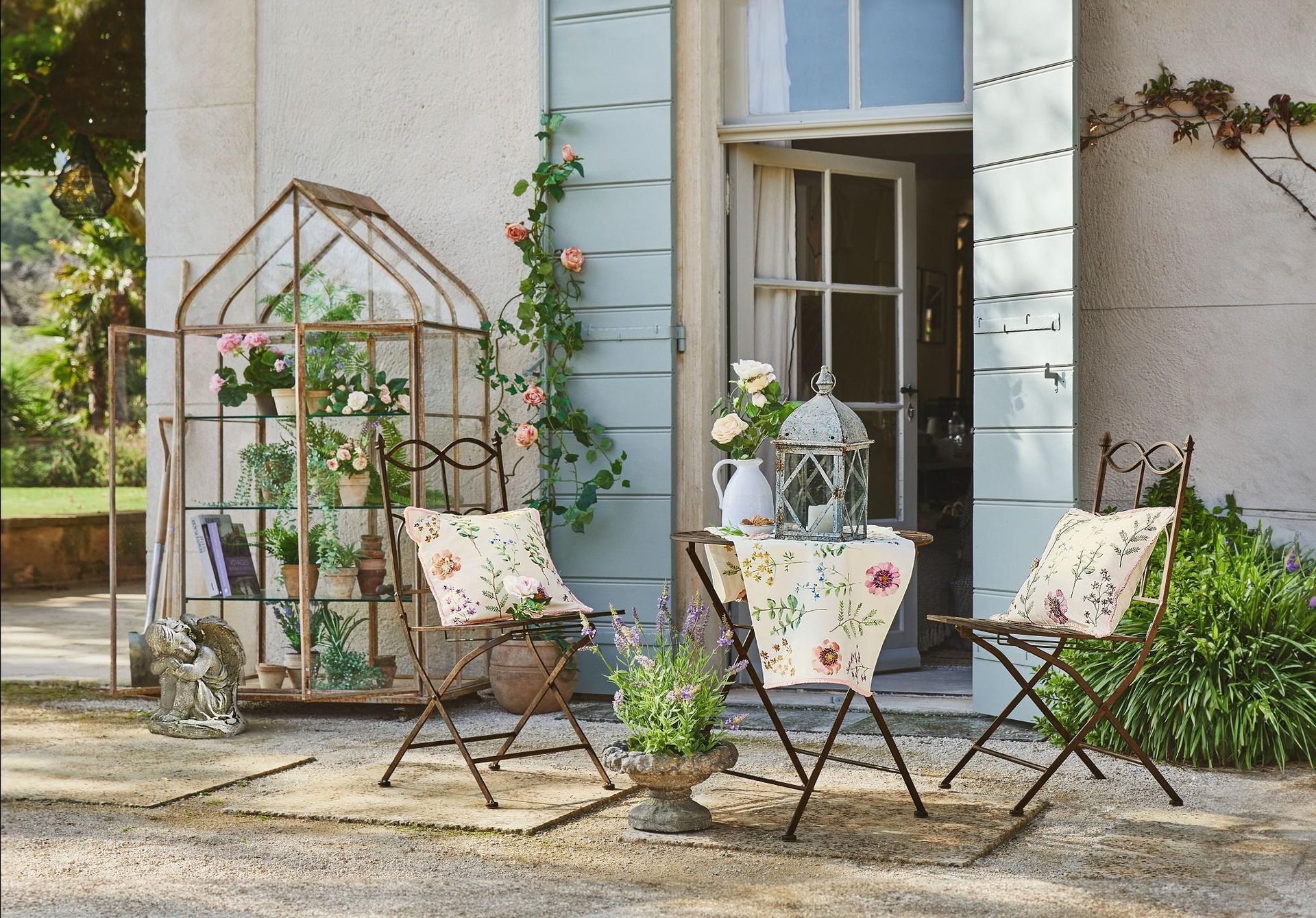 The most beautiful arrangements for the terrace and gazebo!