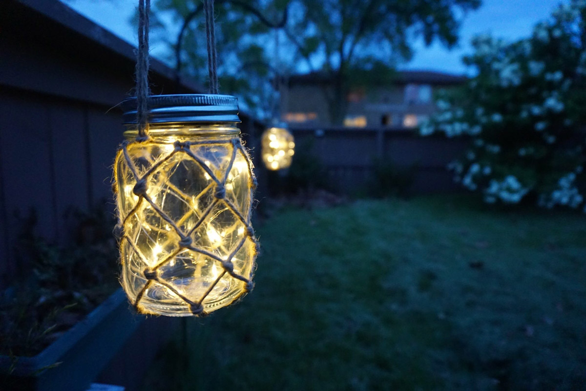 DIY Lanterna in the garden made with a glass jar