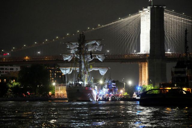 Tragedy in New York: Two dead and dozens injured by the Sailing Impact on Brooklyn Bridge