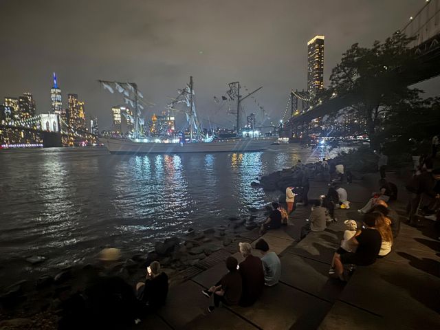 Tragedy in New York: Two dead and dozens injured by the Sailing Impact on Brooklyn Bridge
