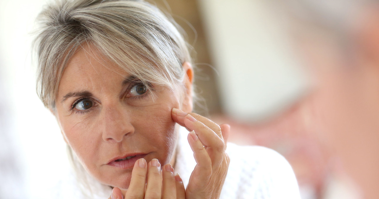 Thanks to the home mask, we will reduce the visibility of wrinkles /123RF /PICSEL
