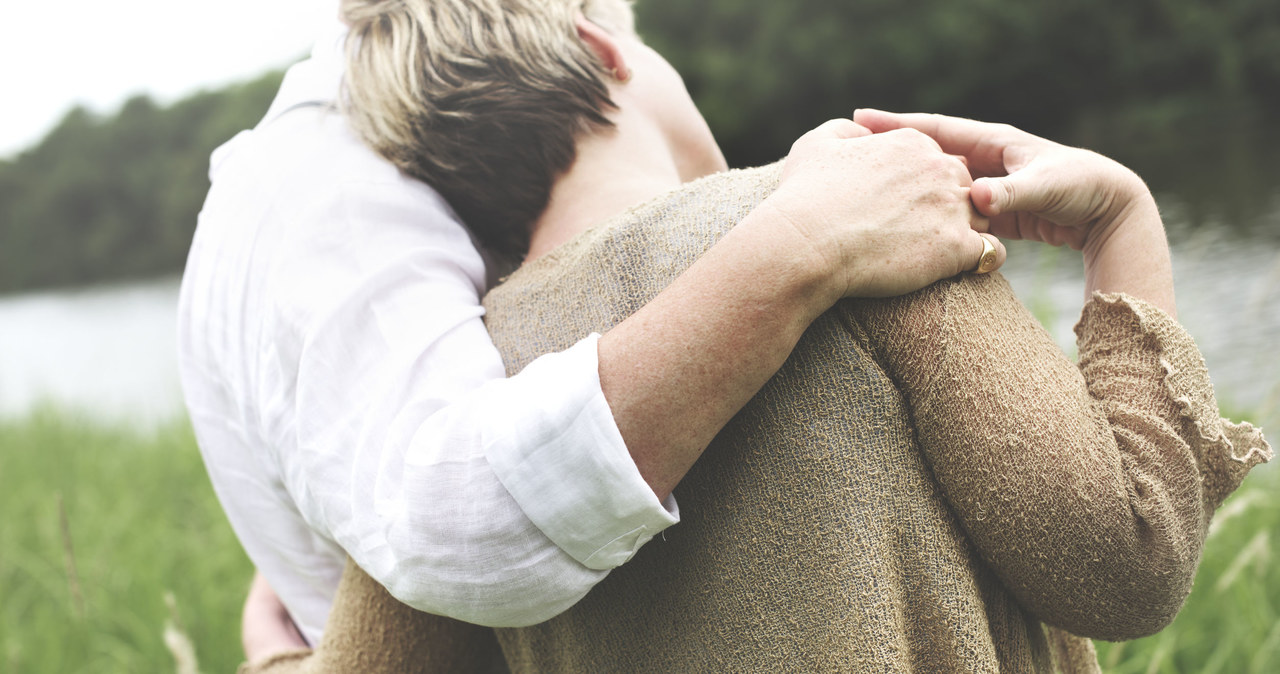 Have you met someone special? Wait until July with love declarations, because entering into relationships with June can bring unlucky /123RF /PICSEL