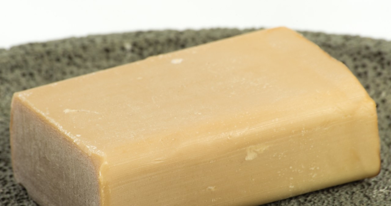 Gray soap will affect the skin and thoroughly cleanse it /123RF /PICSEL