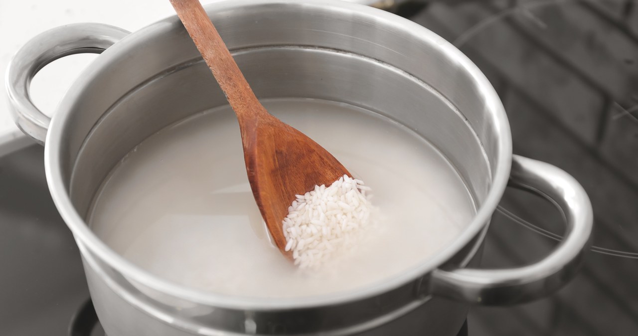 The water remained after cooking rice will nourish our plants