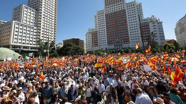 "Treator. Resignation. Revolution!" Tens of thousands protest in Madrid against the government of Pedro Sánchez