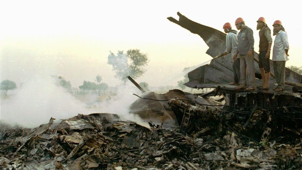 Indian firefighters delete the remains of the fire after collision of two airplanes in full air (AP)