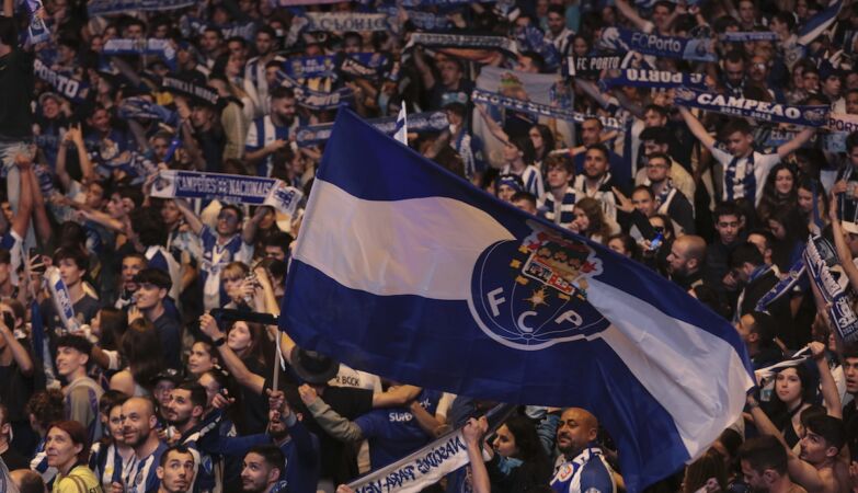 Another aggression on the same day in Lisbon: Sporting supporters burning FC Porto fans