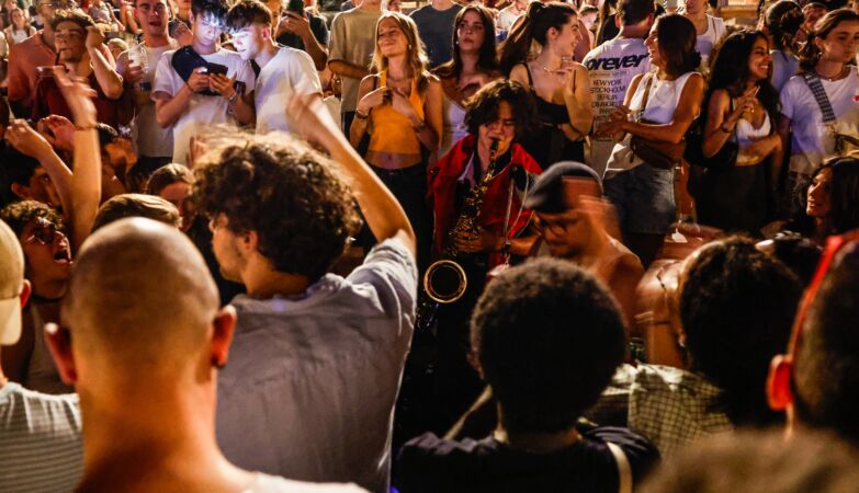 Hundreds of Syringe attacks at Street Music Festival generate Panic in France