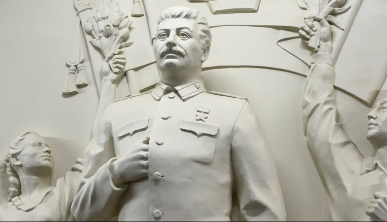 Stalin Ghost returns to Moscow: statue of the dictator inaugurated in the metro