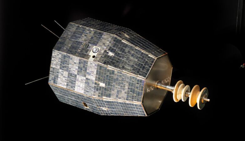Mysterious radio sign detected in nasa dead satellite
