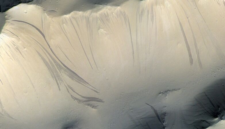 Mystery of Mars stripes resolved with AI (and are not a sign of water)