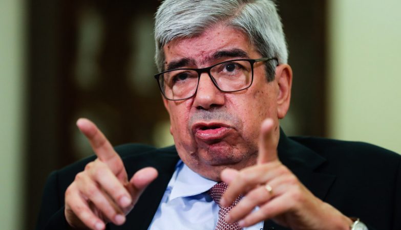 Ferro Rodrigues supports Carneiro, Adalberto supports insurance - and criticizes PS's “elites”