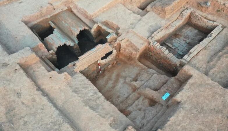 Archaeologists discover dozens of tombs with 2,000 years in China