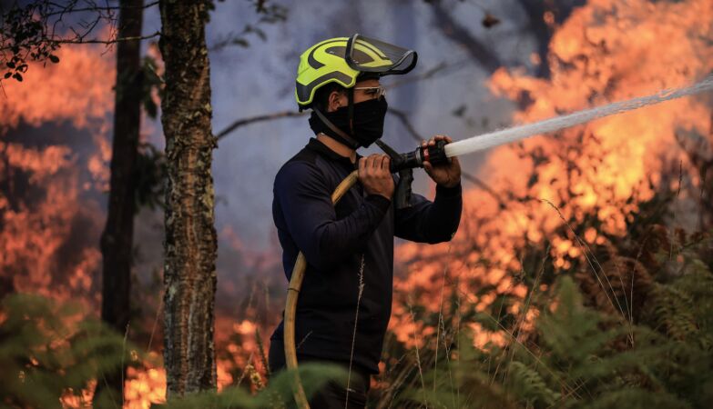 Maximum fire danger in six districts of the country. Heat, rain and thunder this week