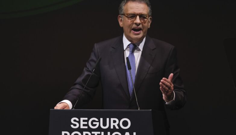 In the center: insurance is “independently” to the presidency