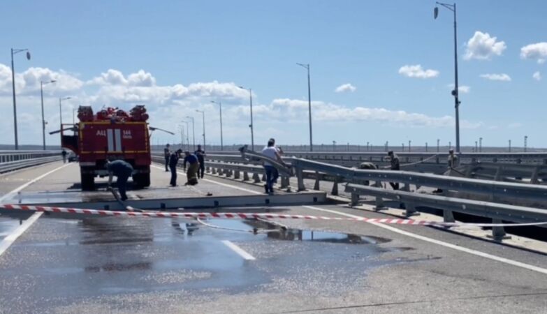 “Neocolonial piracy” in Crimea: Russia makes roads to transport weapons and funds stolen