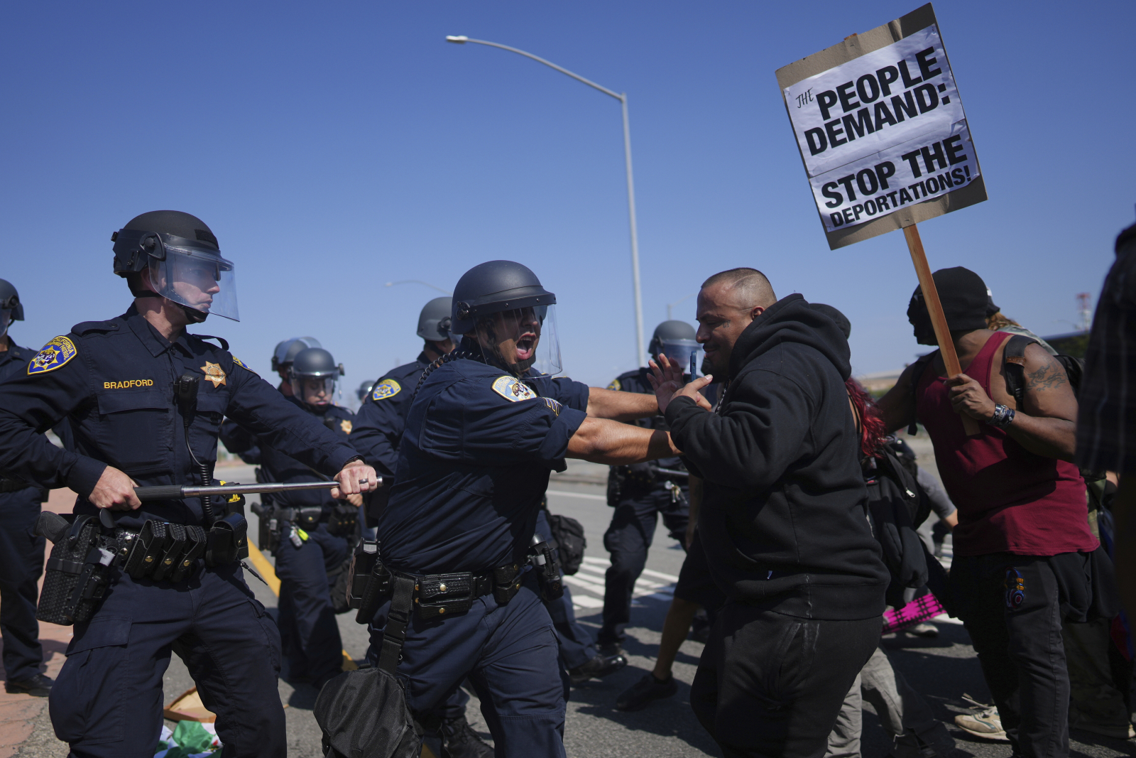 The "Experiment" Trump in Los Angeles - in a traffic ban the city