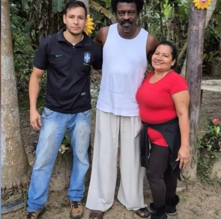 Scenes from “Geni and Zepelim” with Seu Jorge are recorded on the Croa River in Cruzeiro do Sul