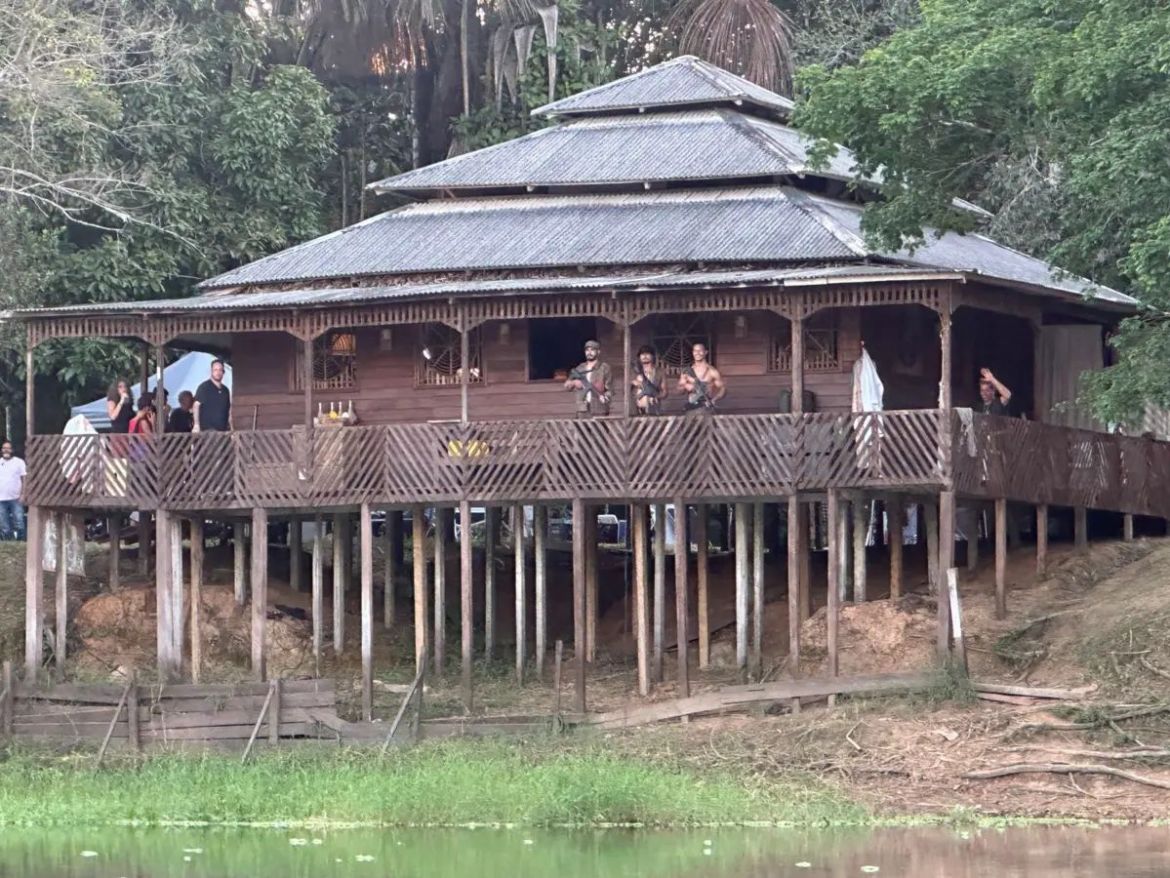 Scenes from “Geni and Zepelim” with Seu Jorge are recorded on the Croa River in Cruzeiro do Sul