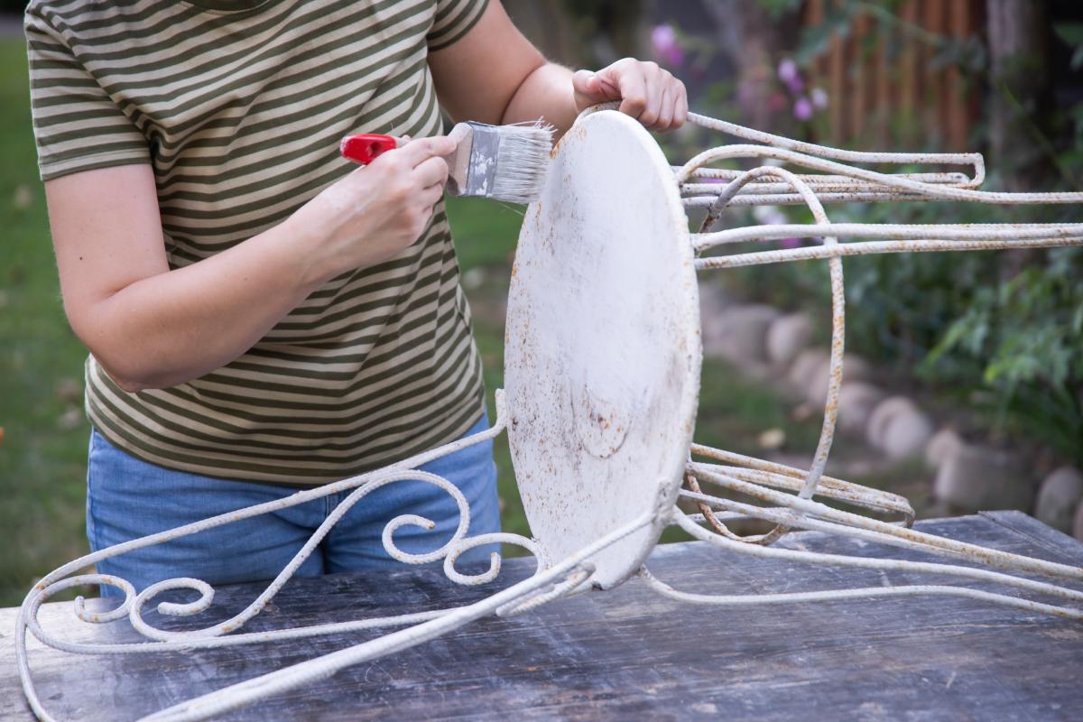 Renew outdoor metal chairs with little