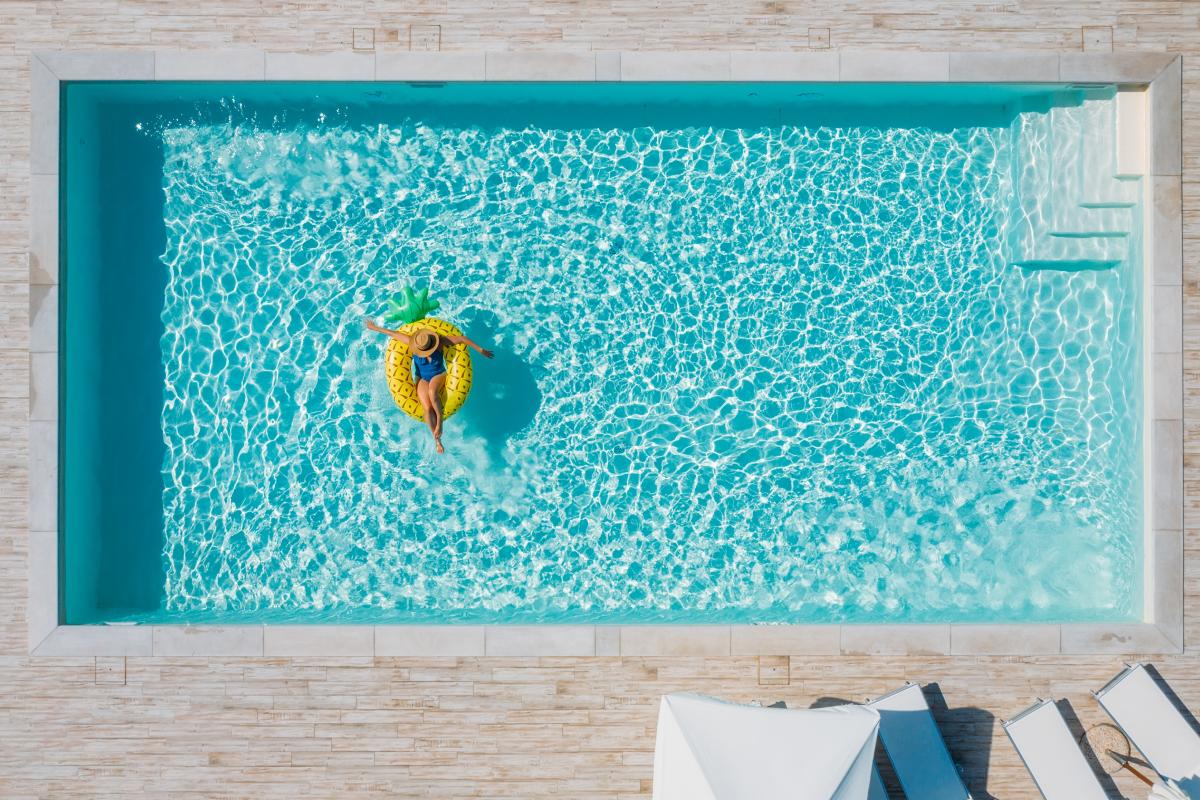 Clean the empty pool