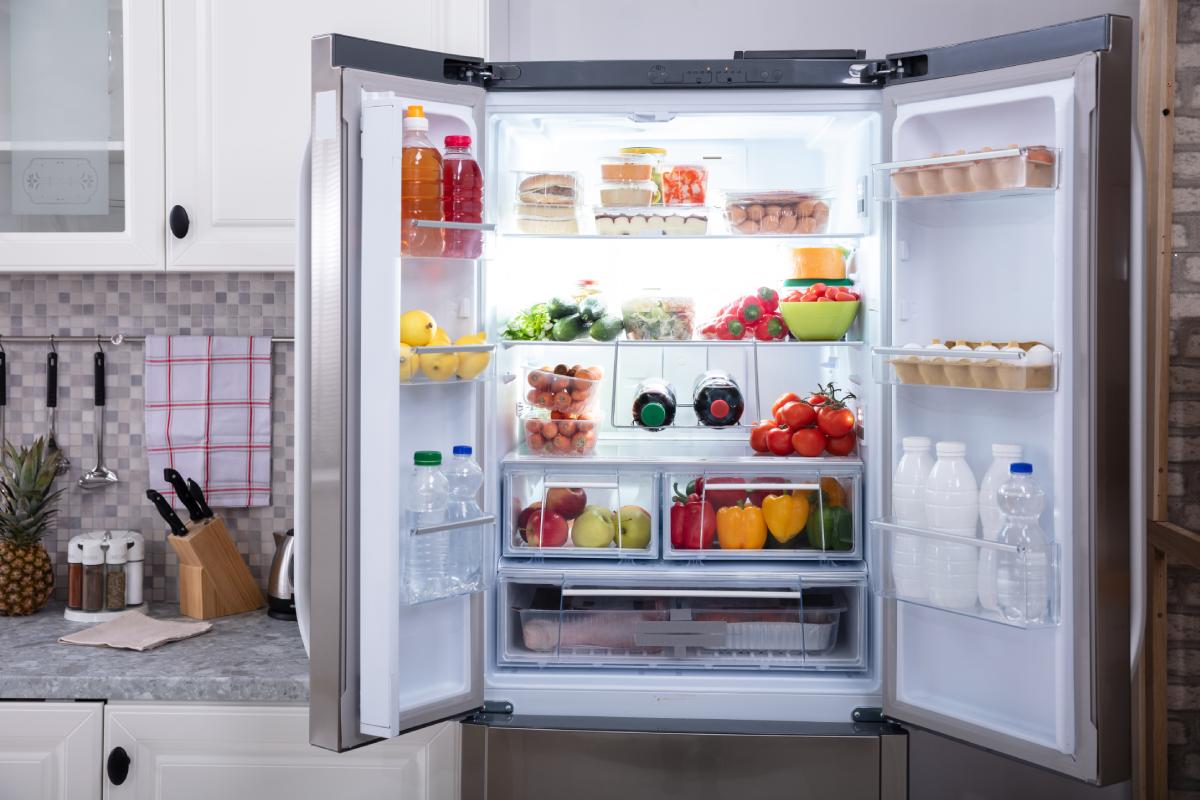Organize the fridge in the summer
