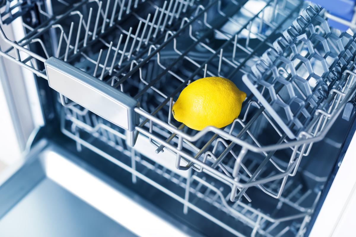 The advantages of lemon in the dishwasher