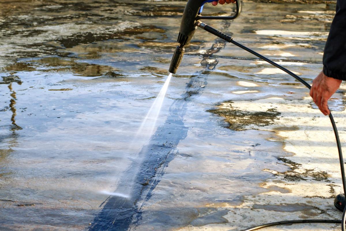 How to clean the cement