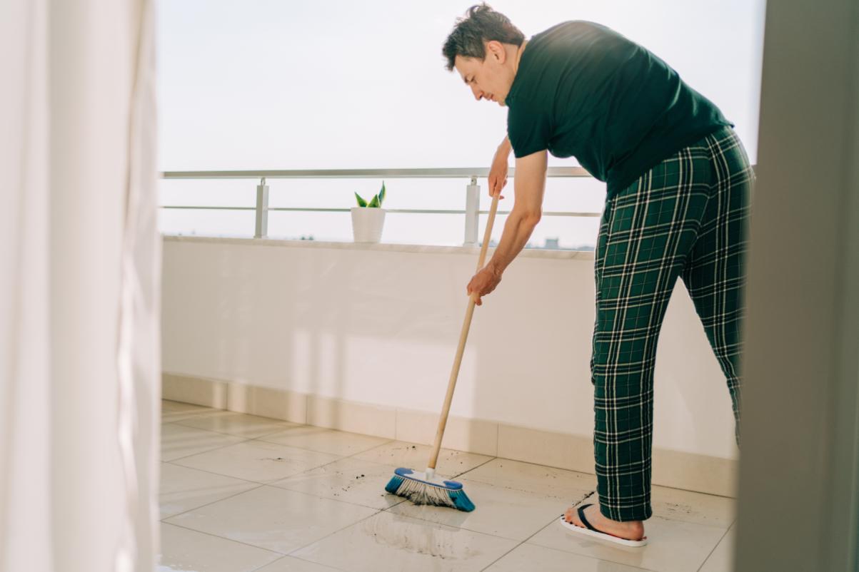 Clean the balcony to avoid insects