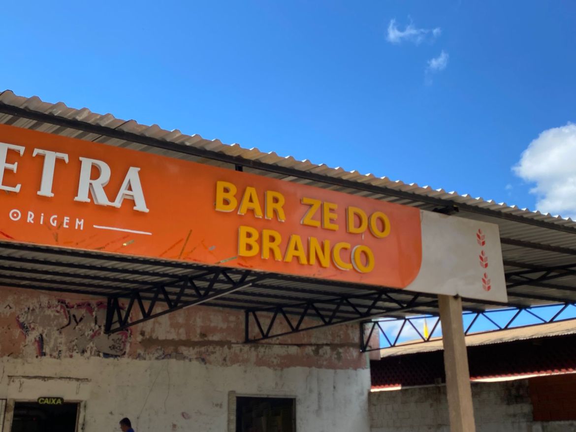 Bar do Zé do Branco: Half a century of stories, affections and resistance on the banks of the river