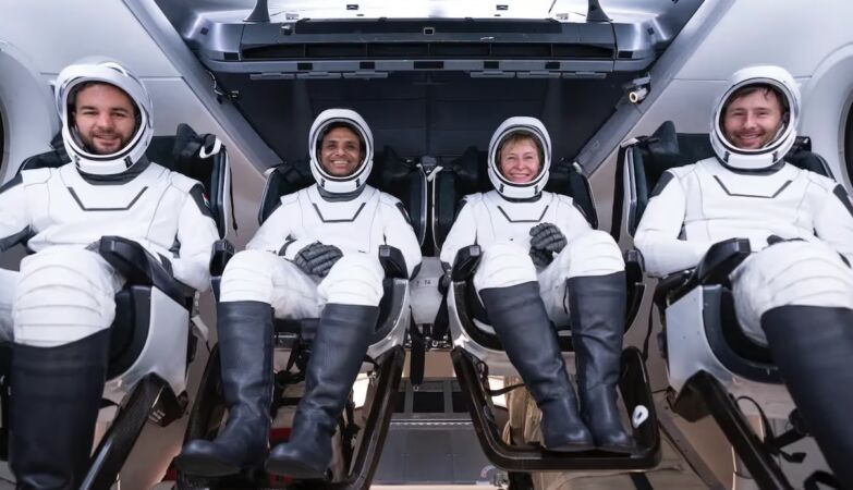 What takes an astronaut in the suitcase? Typical food and a sheet swan