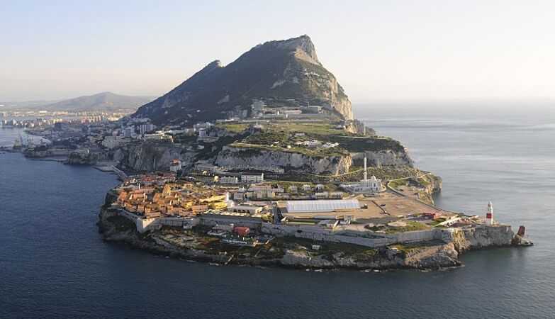 Fell "the last wall in continental Europe". Gibraltar in the Schengen Space, Spanish control British