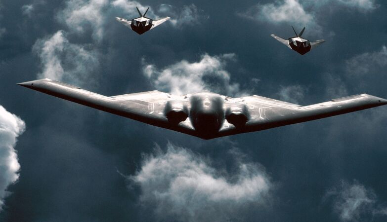 B-2 bombers viewing the US towards Guam. Avião in the Azores Alarmam PS
