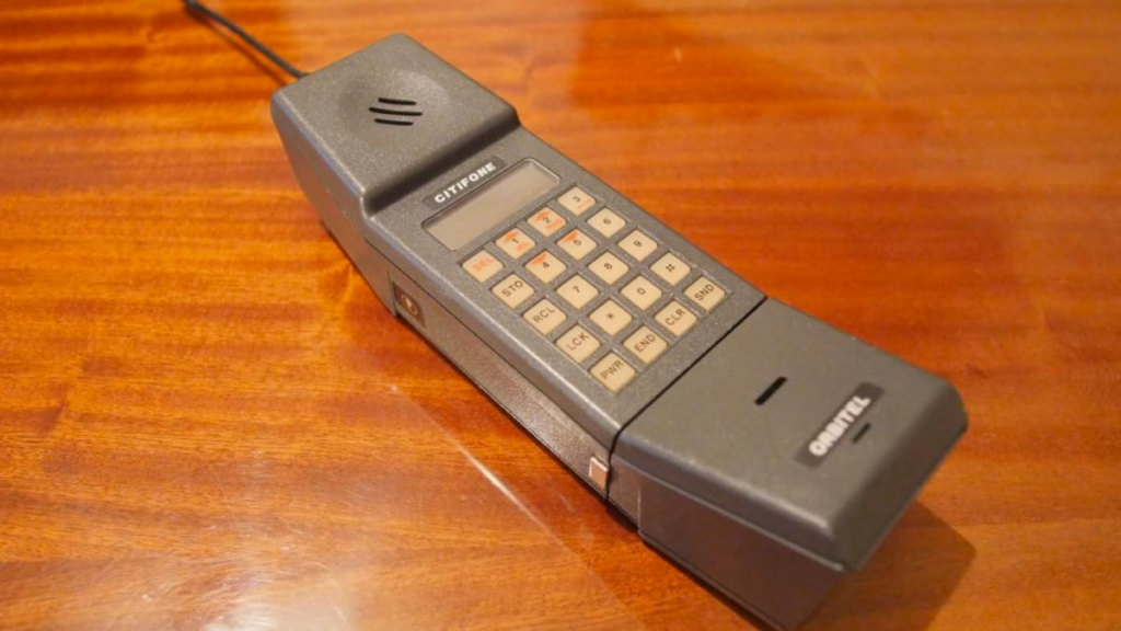 Do you have one of these old -fashioned mobile phones in the drawer? Do not lie out, it can be worth 35,000 €