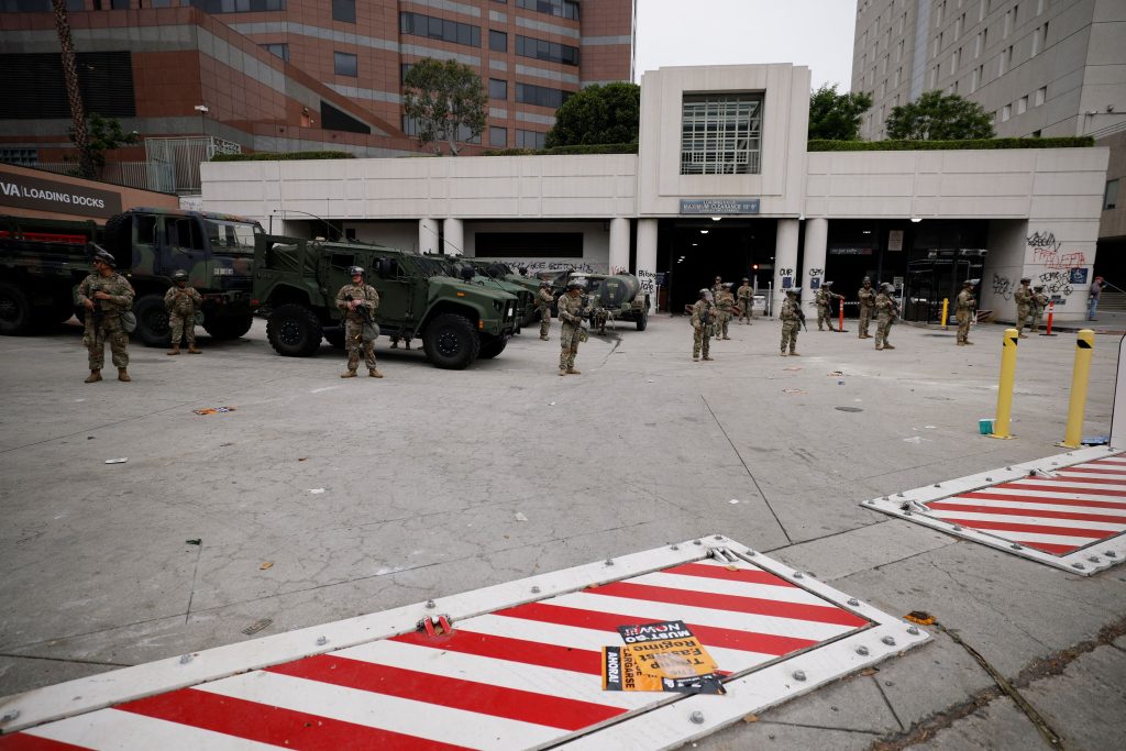 Los Angeles: The first members of the National Guard were lined up - the time of tension