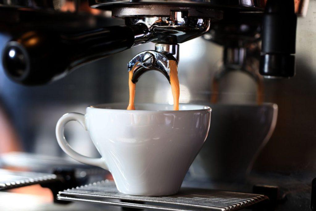 To make a healthier coffee, give up sugar and syrups