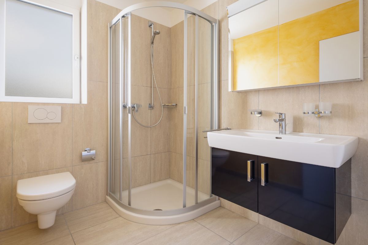 Eliminate limestone from the shower with dry method