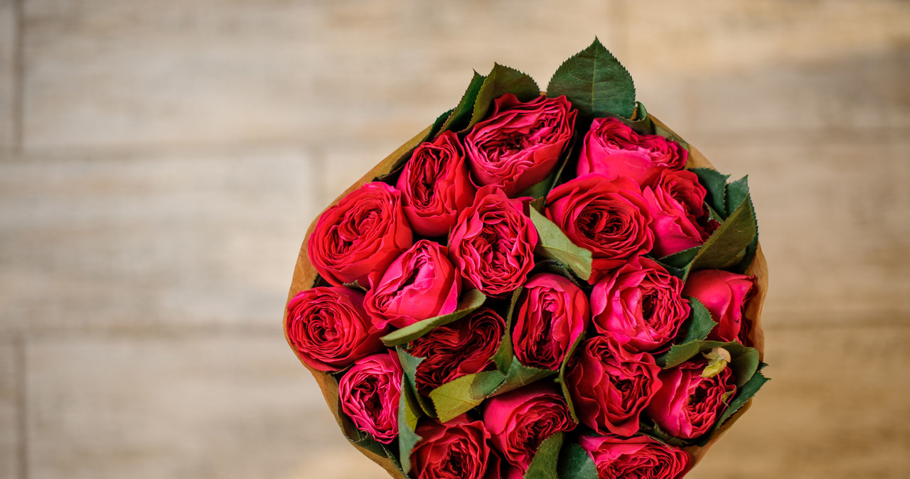 Roses will enjoy us even for several weeks, if we add sugar and citric acid /123RF /PICSel to the water