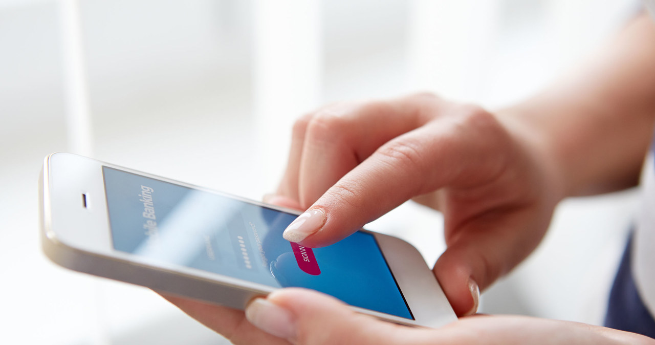 Regular cleaning of cache is an effective and safe method to improve your smartphone performance. /123RF/PICSEL