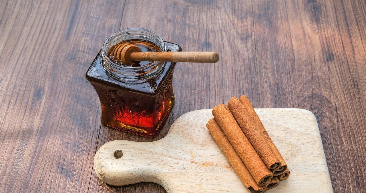 Honey and cinnamon are perfect as a gardening ointment /123RF /PICSEL