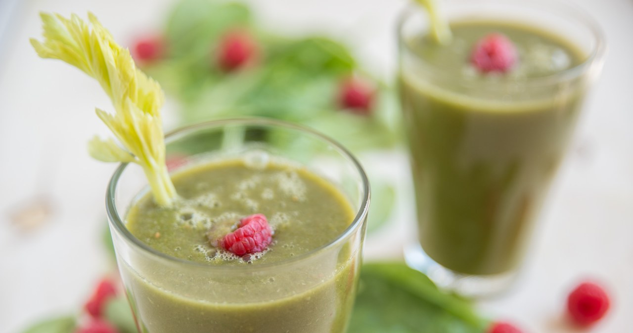 Drink instead of coffee on hot days. The green cocktail refreshes and stimulates the intestines